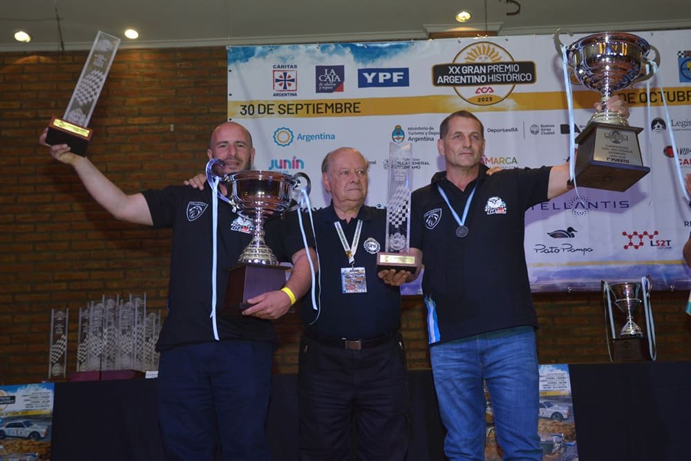 ¡Aguante el Yeyo!: un Peugeot 404 fue el ganador del GP Argentino Histórico 2 GPAH 2