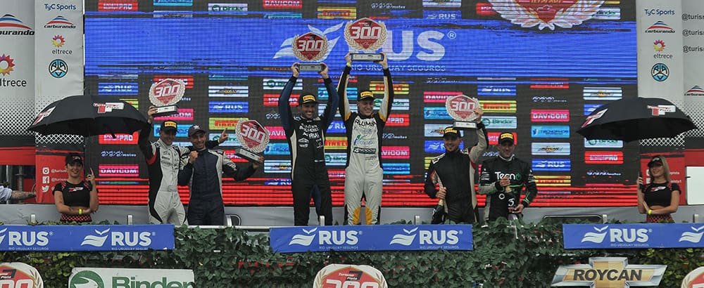 Fiestón en el “Mouras”: show de 300 pilotos del Turismo Pista 3 Podio Clase 2 TP web