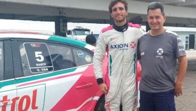 Aceleró el Chiquitito: Valentín, el hijo de Romina Yan, se subió a un Renault 35 Yan 1