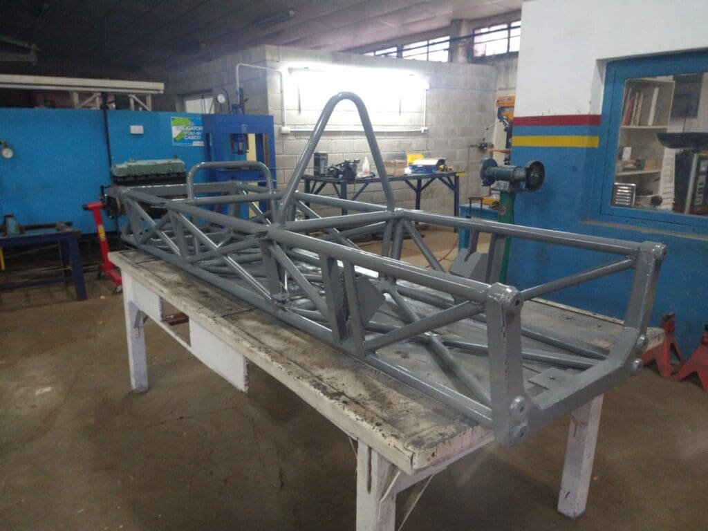 Sueño cumplido: un profesor construyó un F1 con sus alumnos 9 Cavaglia 14