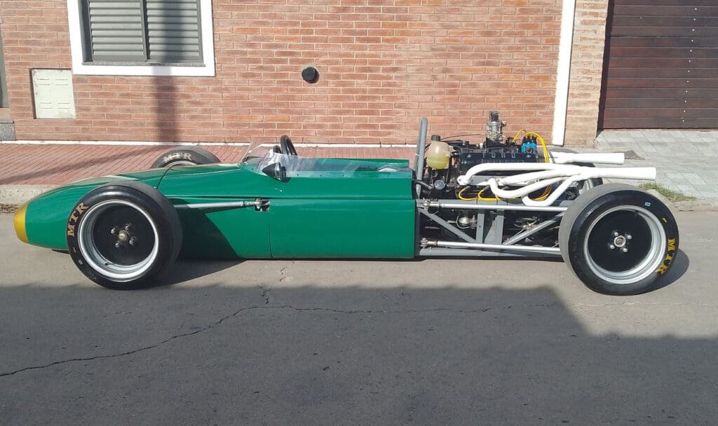 Sueño cumplido: un profesor construyó un F1 con sus alumnos 3 Cavaglia 2