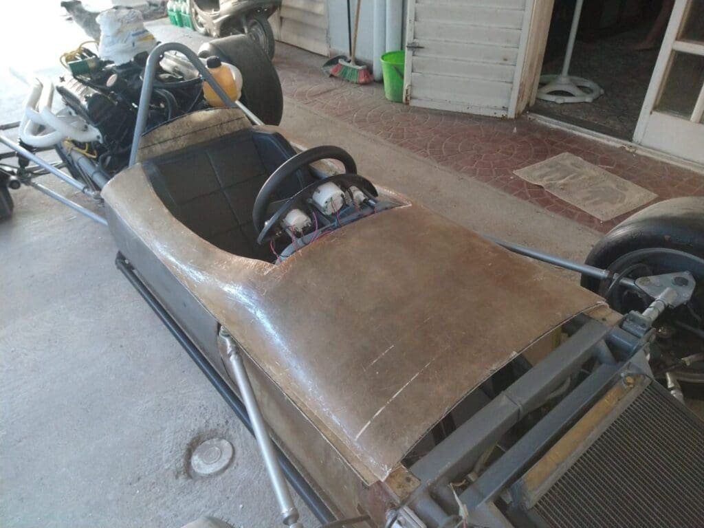 Sueño cumplido: un profesor construyó un F1 con sus alumnos 14 Cavaglia 8