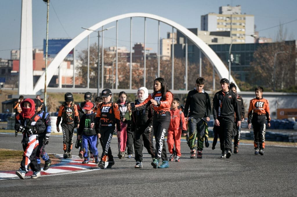 Experiencia inolvidable: clínica de karting de Lüsqtoff Racing 4 3
