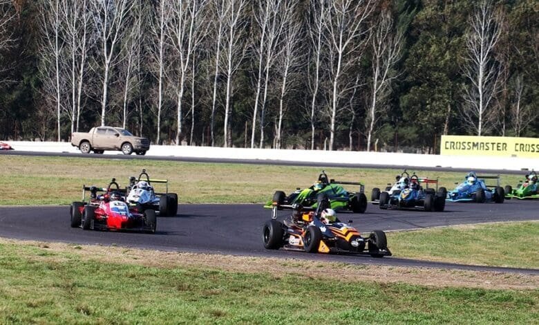 Lucha en el "Mouras": comienza a definirse el campeonato 1 F4 peloton