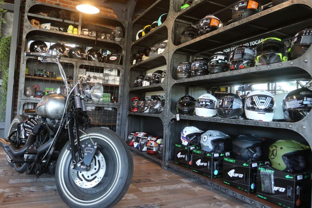 TiendaMoto: un lugar exclusivo para los motociclistas 12 BH7 0737