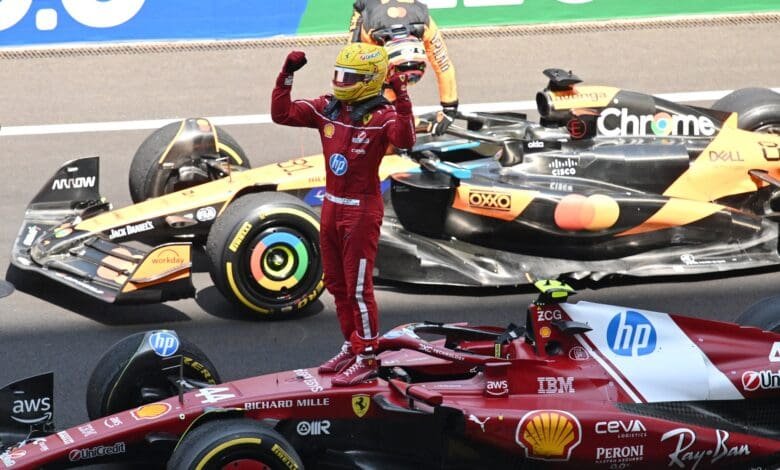 Hamilton festeja su primer triunfo parcial con Ferrari