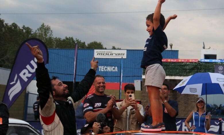 Papá es un ídolo: González se impuso en la primera carrera 1 LP1L0027