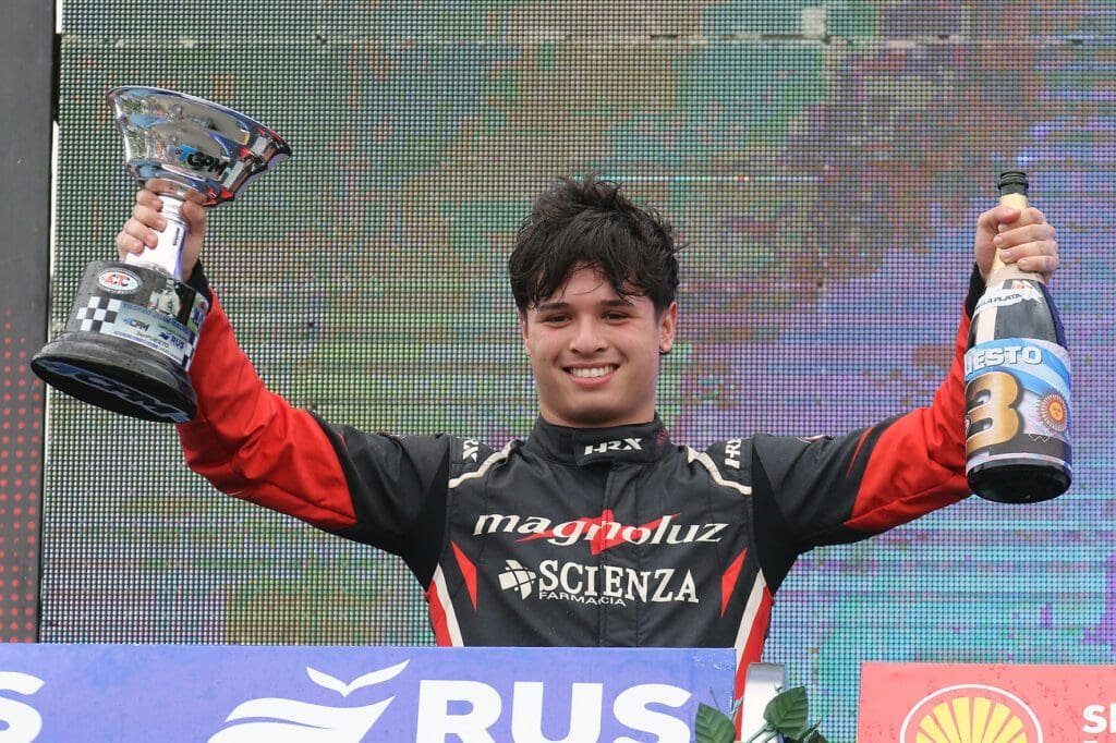 Ortiz: “El podio es algo que me da mucha confianza” 3 Ortiz celebra en el podio de La Plata