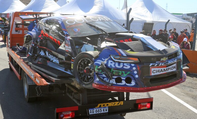 El Camaro destruido de Mazzacane es trasladado a los boxes