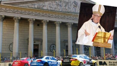 Papa Francisco: cuando Bergoglio bendijo al automovilismo 11 El Papa Francisco era fanático del fútbol y del deporte