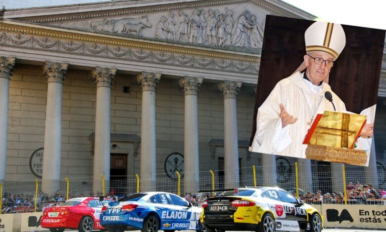 Papa Francisco: cuando Bergoglio bendijo al automovilismo 1 El Papa Francisco era fanático del fútbol y del deporte