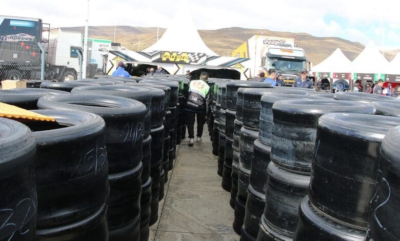 Los neumáticos NA esperan su armado