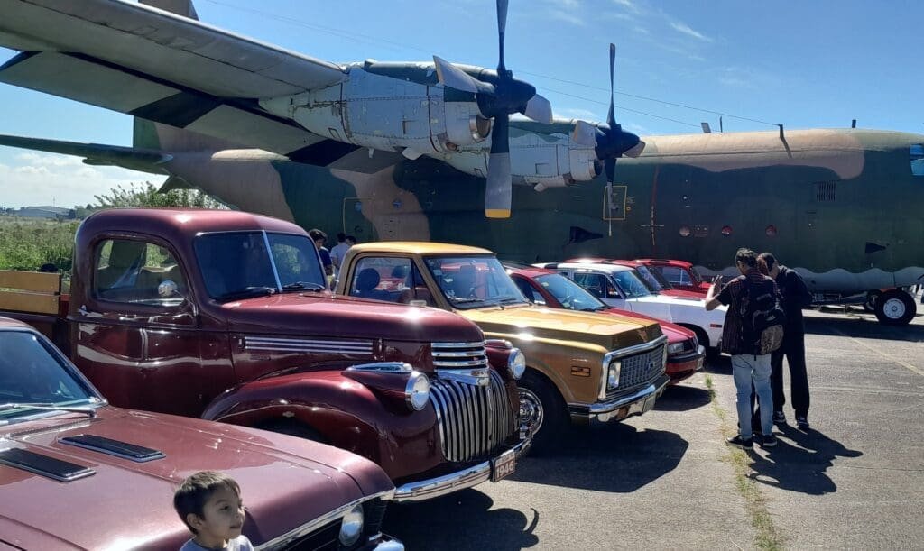 Aviones y fierros: Juntada de clásicos en la Base de Morón 4 3 1