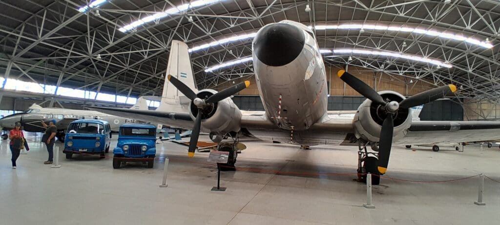 Aviones y fierros: Juntada de clásicos en la Base de Morón 12 8