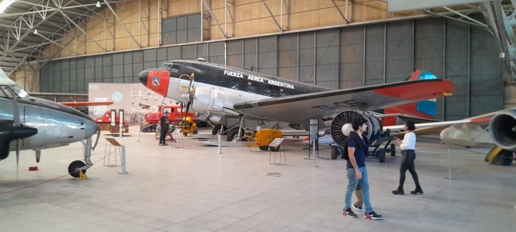 Aviones y fierros: Juntada de clásicos en la Base de Morón 13 9