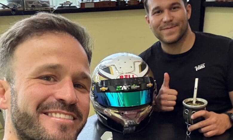 Hicieron las paces: Canapino y Aguirre tomaron unos mates 1 Canapino y Aguirre mateando y sonrientes