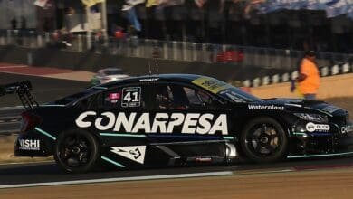 Llaver dominó con el Honda.