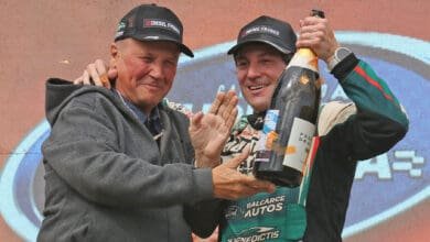 "Johnny" acompaña a su hijo en todas las carreras