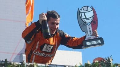 Fefo" celebra en uno de los podios
