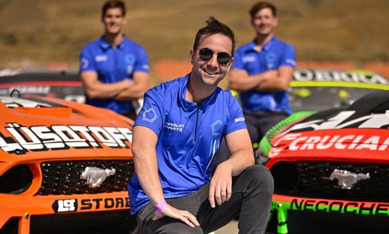 Caunedo posa junto a los autos