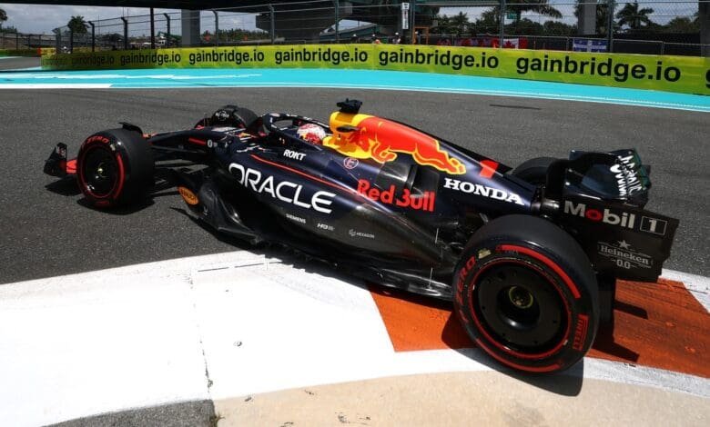 Verstappen logró la tercera pole del año