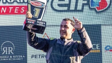 Gobetto celebra en el podio su primer triunfo
