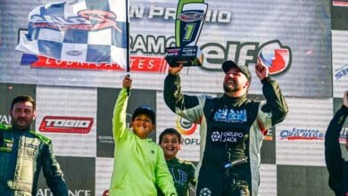 Lucas González: “No hemos llegado a nuestro techo” 11 González festeja en el podio con sus hijos