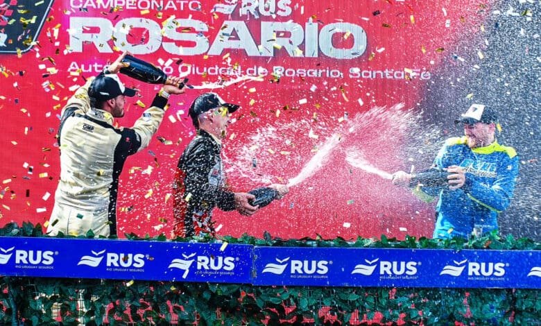 Bayala celebra en el podio por cuarta vez