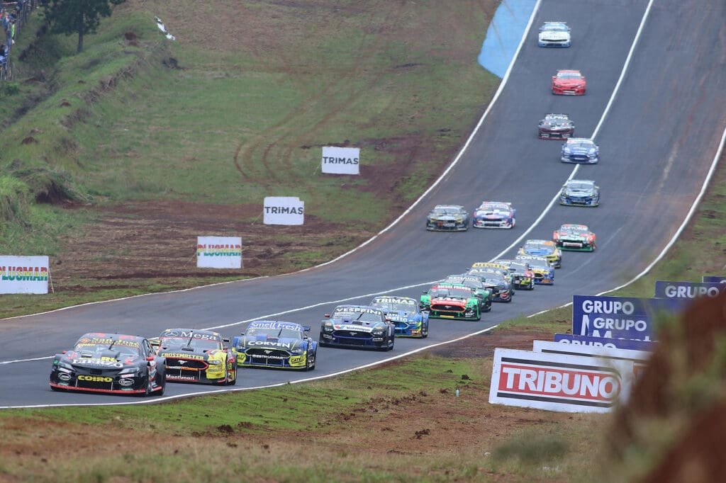 La recuperación: los Camaro volvieron a la pelea 3 TC peloton Posadas 2