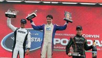 Gandulia celebra en el podio, junto a Barrio y Damiani