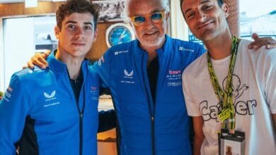 ¡Muuuuuchachos!: Scaloni visitó a Colapinto en Spa 13 Scaloni, junto a Franco y Briatore