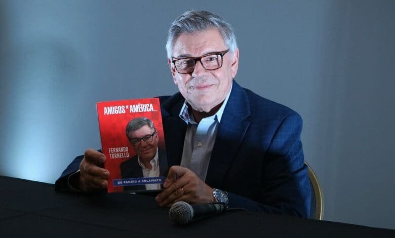 “Amigos de América”: Fernando Tornello presentó su libro 1 Tornello con su ópera prima