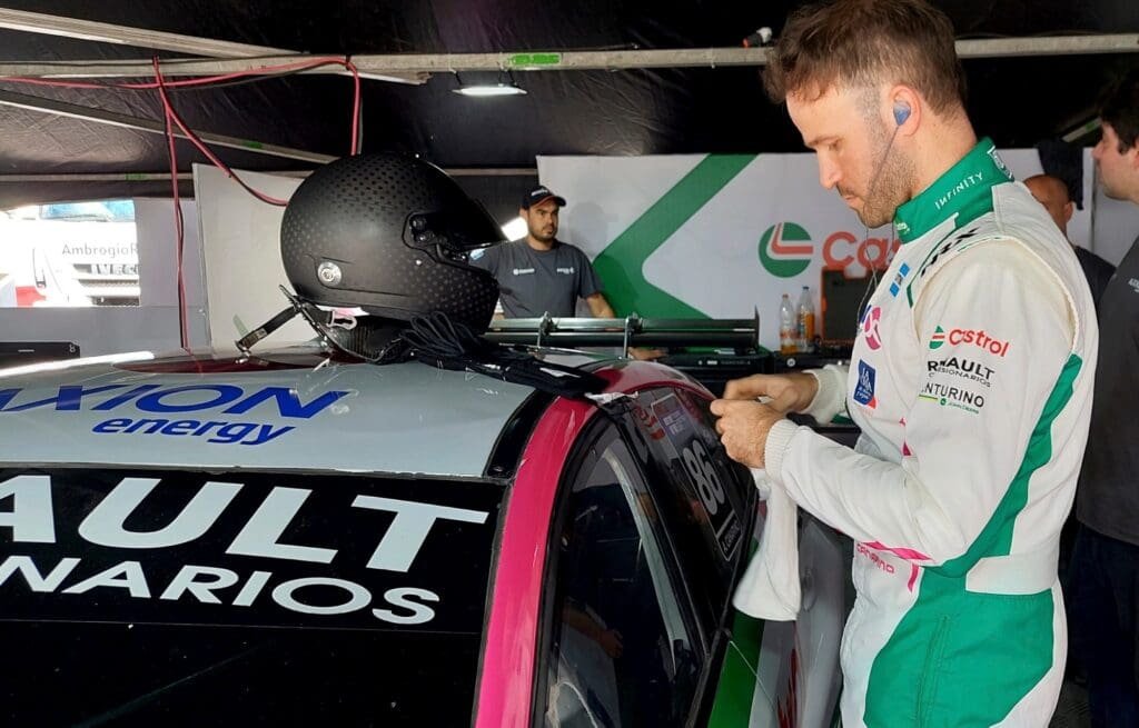 Meten quinta: los Renault listos para Termas 3 Tur Car Canapino