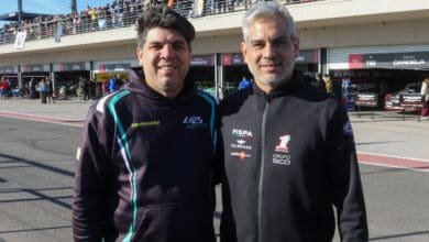 Los Benavidez, en plena calle de boxes