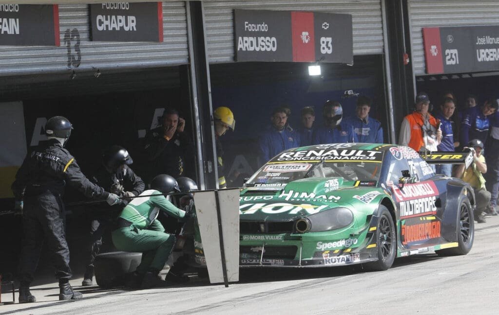Gran estocada: Chapur subió al podio y se metió entre los 12 3 TC Chapur Desafio 1 3