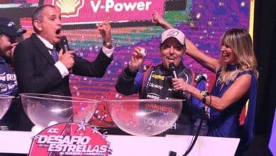 Mazzacane muestra la bolilla 1