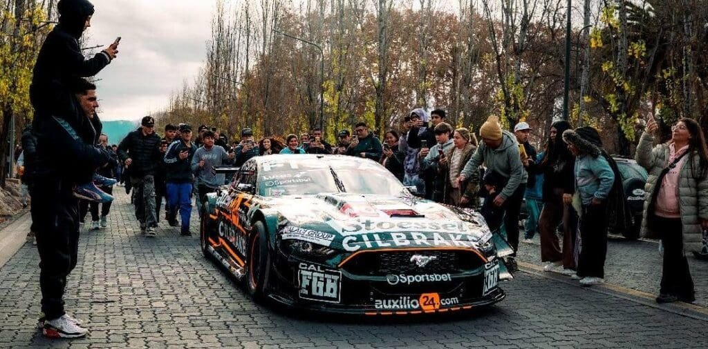 Delirio en Mendoza: Jalaf y Santero aceleraron sus Mustang 3 TC Mendoza Santero