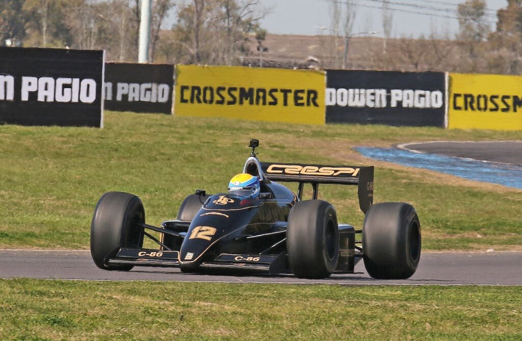 Nuevo desafío: la familia Crespi recrea la magia de la F1 3 DG7 4499