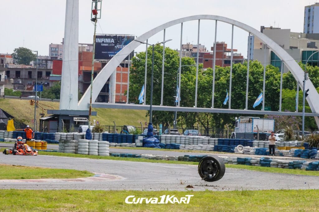 Un milagro: rueda de Top Race cayó en el kartódromo 3 1