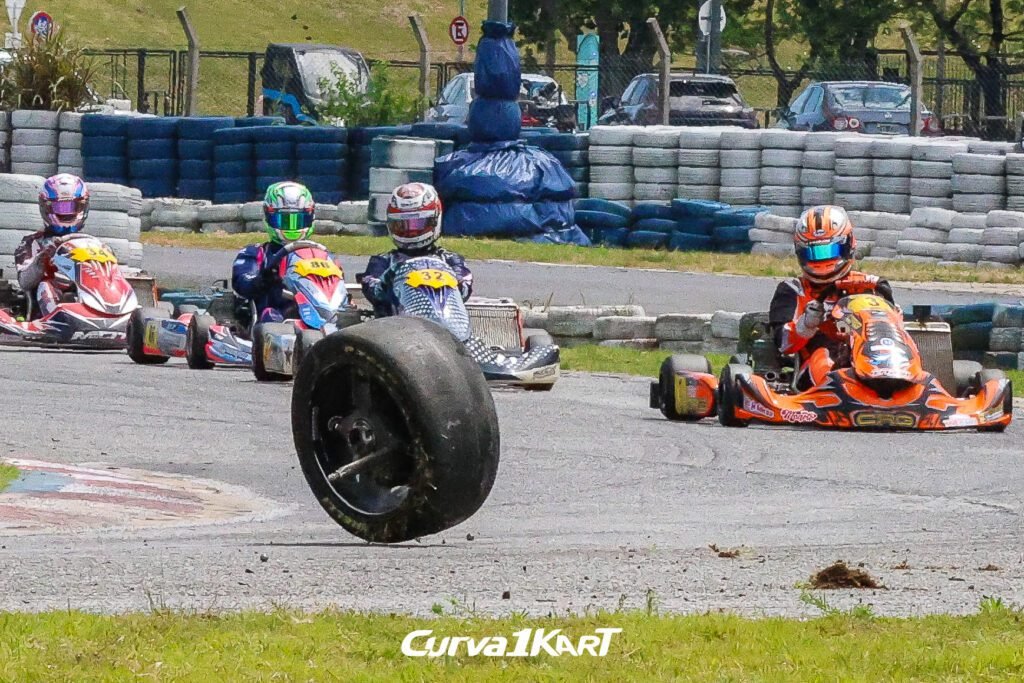 Un milagro: rueda de Top Race cayó en el kartódromo 6 4