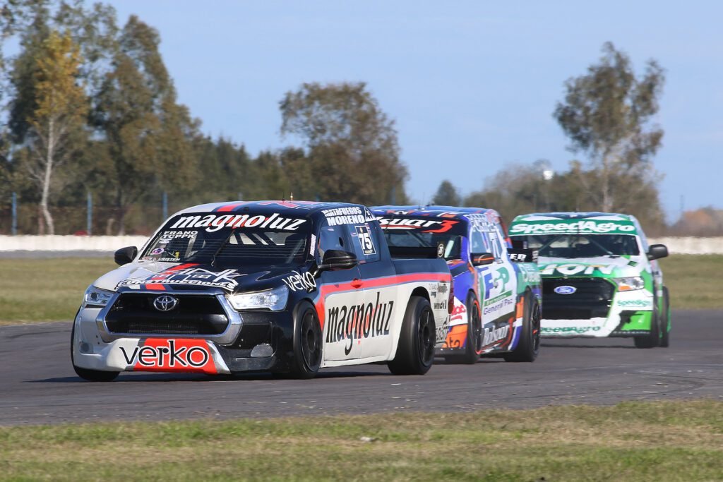 Matías Frano en su camioneta del Magnoluz