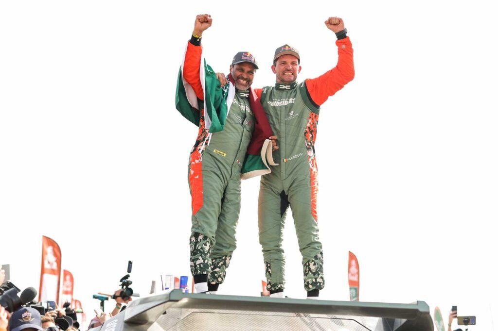 Al-Attiyah festeja su sexto triunfo general en le Dakar