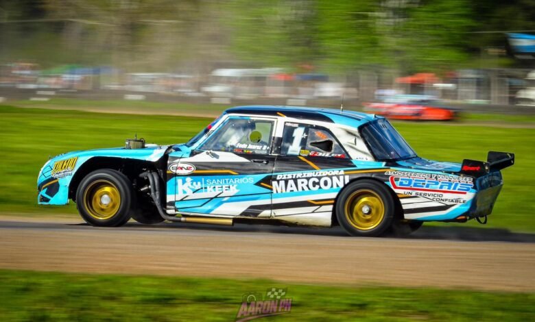 Federico Juárez en su auto