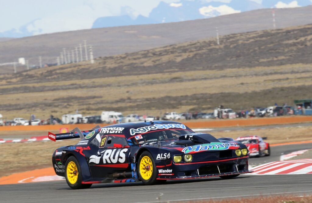 Santiago Biaggi en el auto de TC Pista del RUS MED