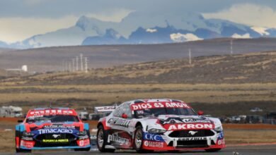 Carinelli en su Ford Mustang de TC en El Calafate