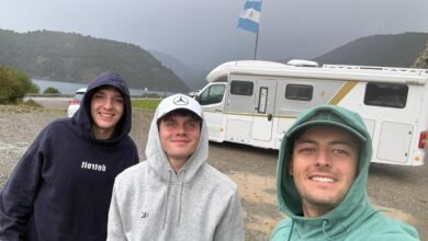 Fritzler: Una aventura para la historia 34 Otto Fritzler, Iñaki Zugasti y Iaio González con el motorhome que los llevó a El Calafate
