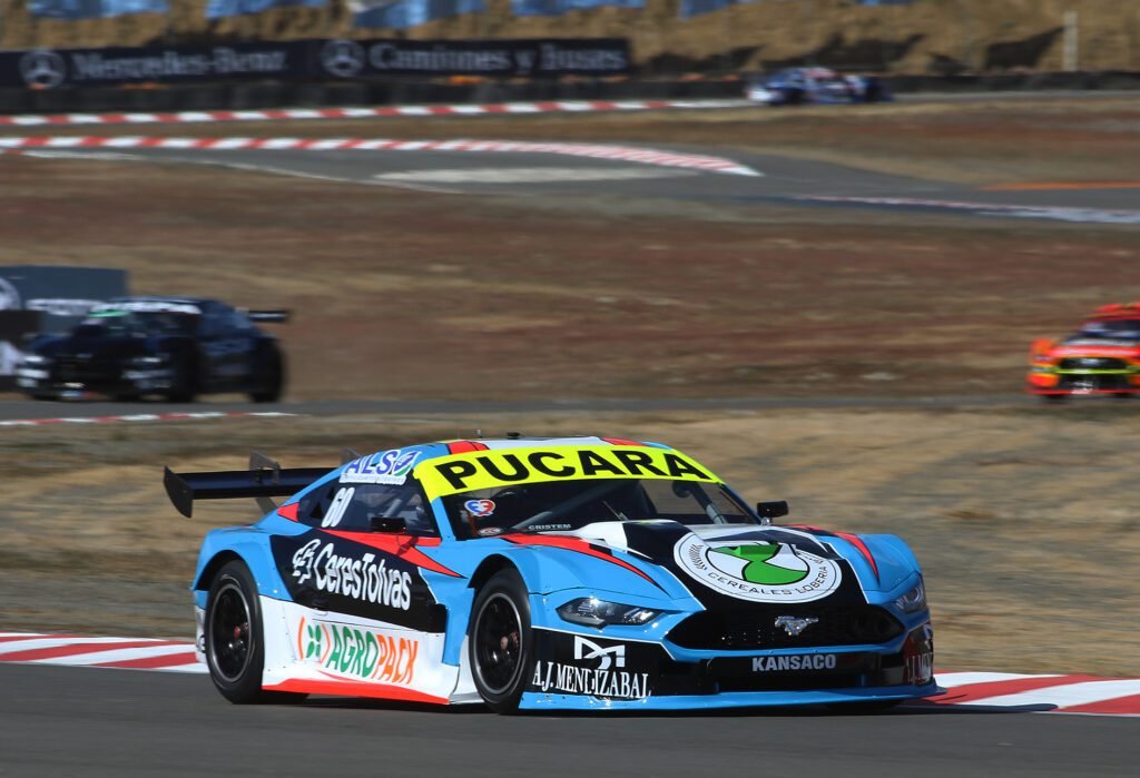 El auto de Germán Todino y del equipo de Jerónimo Teti en El Calafate