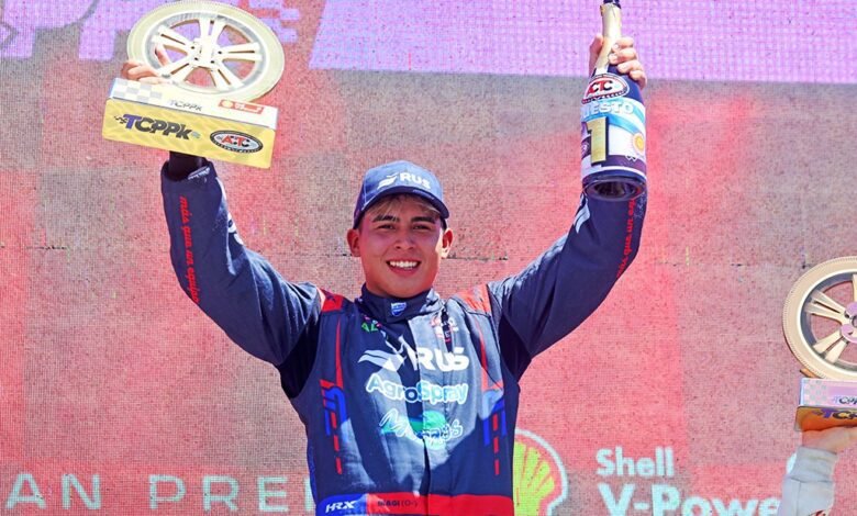 Santiao Biagi celebra su victoria con el RUS MED Team