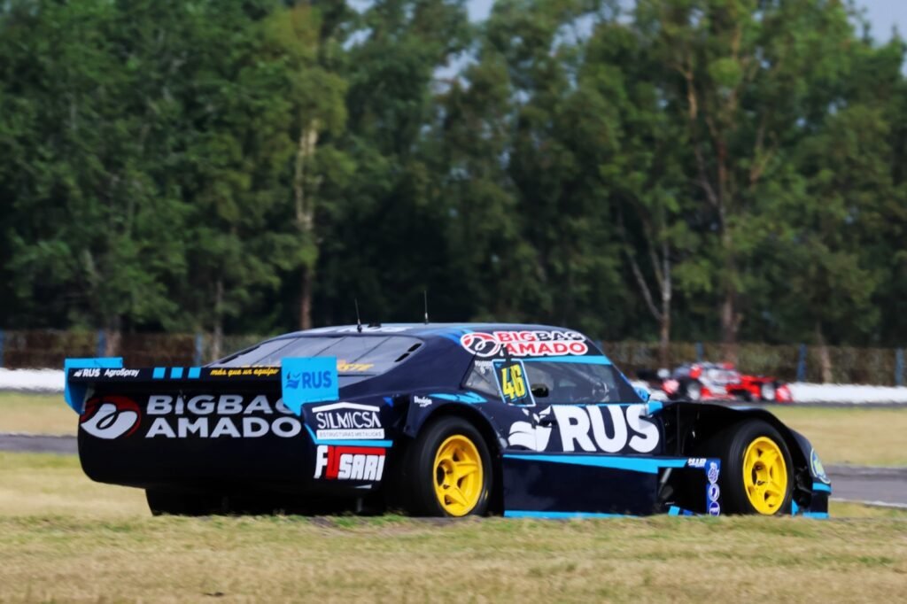 Falivene en el auto del RUS MED Team