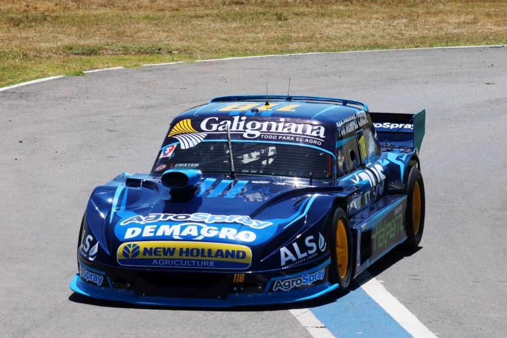 Maggini en su Ford del RUS MED Team